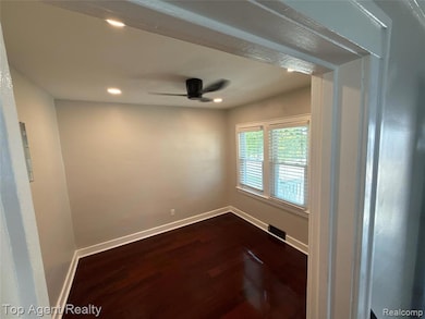 Spare room with dark wood-type flooring, recessed lighting, and ceiling fan