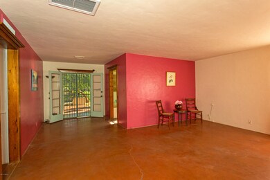 Waverly Living Room toward dining/patio