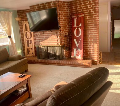 Frontroom Fireplace