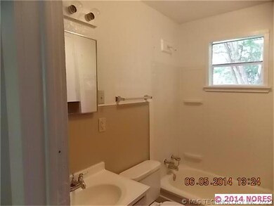 329 1/2 S 6th St, Eufaula, OK 74432 - photo 7