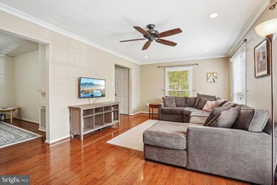 7934 Bethelen Woods Ln, Springfield, VA 22153 - photo 4