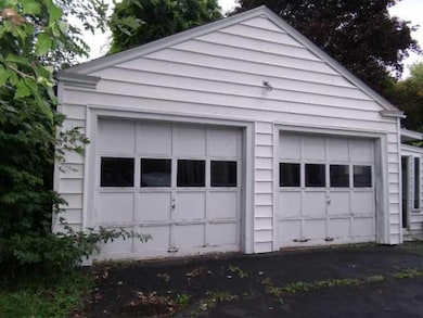 Parking Lot/Garage