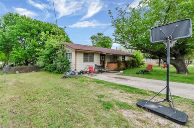 1100 N Church St, Decatur, TX 76234 - photo 2