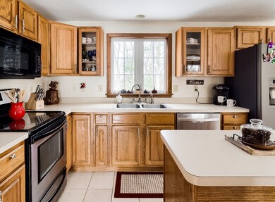 28 Valley View Cir, Rutland, MA 01543 - photo 4