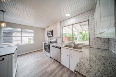 604 Hallvale Dr, Fort Worth, TX 76108 - photo 2