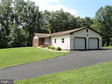 382 Hallman Rd, Douglassville, PA 19518 - photo 3