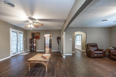 1927 Tulane Ave, Gainesville, TX 76240 - photo 6