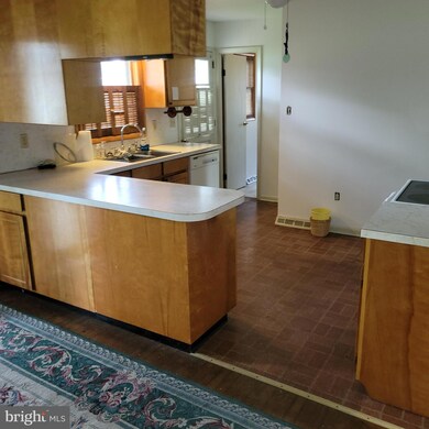 17604 Meadowood Dr, Hagerstown, MD 21740 - photo 3