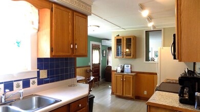 21 SB kitchen dining