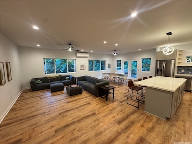 Beautiful, spacious open Kitchen / Living room thi