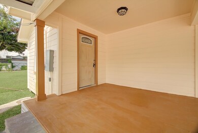 1118 Cypress St, Baytown, TX 77520 - photo 4