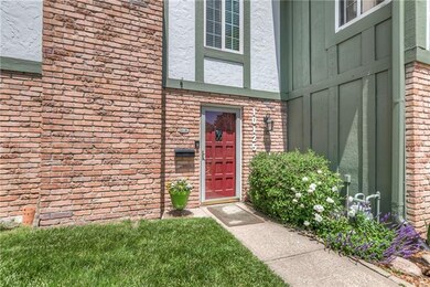 10125 Edelweiss Cir, Shawnee, KS 66203 - photo 2