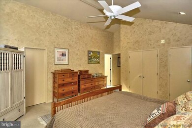 7526 Glennon Dr, Bethesda, MD 20817 - photo 5