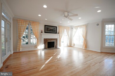 10032 Avenel Farm Dr, Potomac, MD 20854 - photo 6