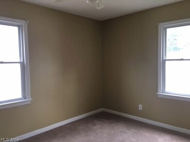 20916 Hansen Rd, Maple Heights, OH 44137 - photo 4