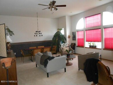 6 N 78th Ave 001