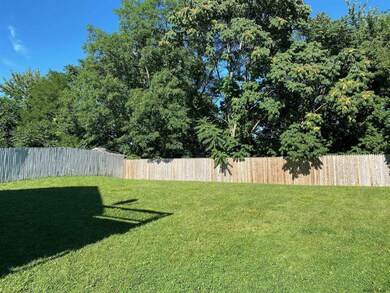 882 Lark Dr, Albany, NY 12210 - photo 2