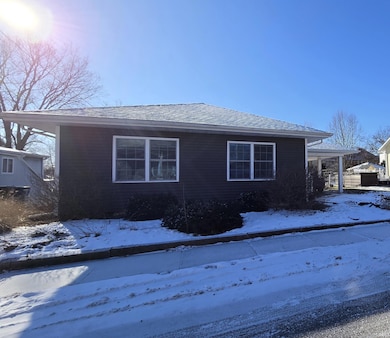 111 Carlin St, Auburn, IN 46706 - photo 2