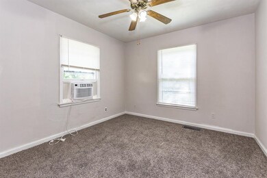 1510 8th St SW, Cedar Rapids, IA 52404 - photo 5
