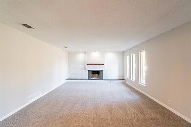 102 Golf View Cir, Weatherford, TX 76086 - photo 3