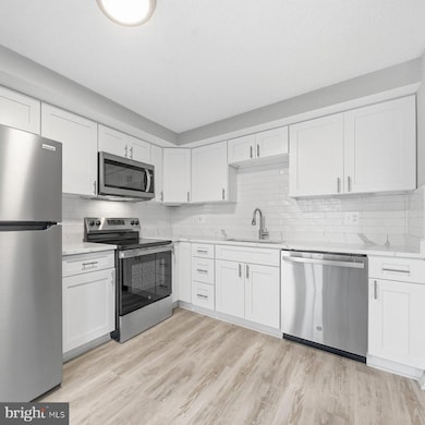 2838 Raymond Ct, Falls Church, VA 22042 - photo 2