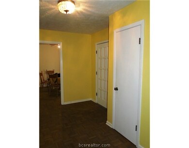 1215 S Ridgefield Cir, College Station, TX 77840 - photo 3