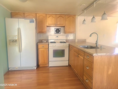 185 kitchen2