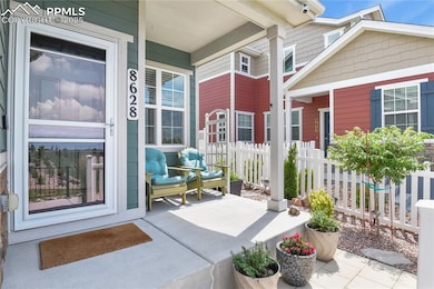 Charming front patio with roll up privacy screen!