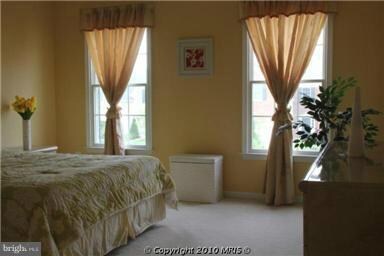 42461 Unicorn Dr, Chantilly, VA 20152 - photo 3