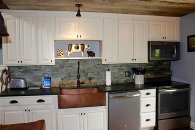 418 Lyman Batcheller Rd unit C, Hartford, VT 05001 - photo 3