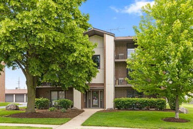 1233 Chalet Rd unit 300, Naperville, IL 60563 - photo 2