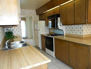 1924 Septiembre Dr, El Paso, TX 79935 - photo 4