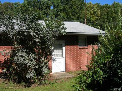 6048 Snyders Church Rd, Bath, PA 18014 - photo 5