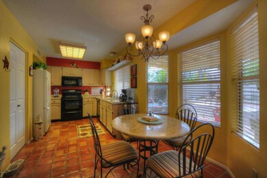 006_Breakfast - Kitchen