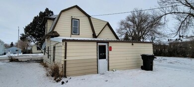 Rear Attached Shed<|><|>