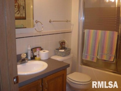 1325 N Kankakee St, Lincoln, IL 62656 - photo 5