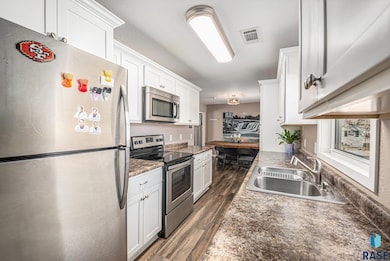 202 S Elmwood Ave, Sioux Falls, SD 57104 - photo 3