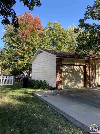 3328 SW Eveningside Dr, Topeka, KS 66614 - photo 3