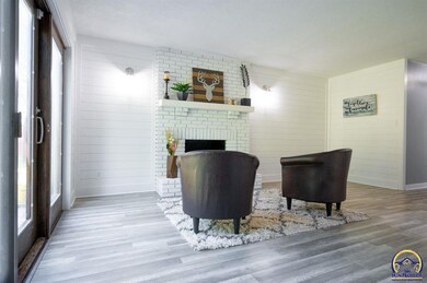 3705 SW Nottingham Rd, Topeka, KS 66610 - photo 7