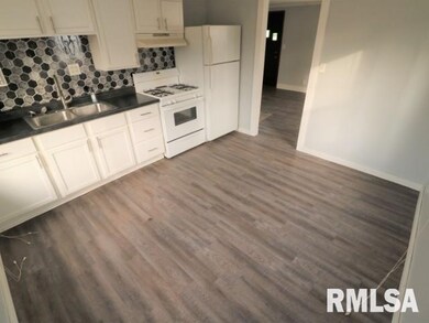 3542 W Queen Ann Ct, Peoria, IL 61615 - photo 2