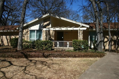 1316 Kathryn St, Hurst, TX 76053 - photo 2