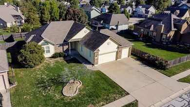 1302 SW Georgetown Dr, Lees Summit, MO 64082 - photo 4