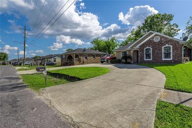 Half circle driveway for easy access
