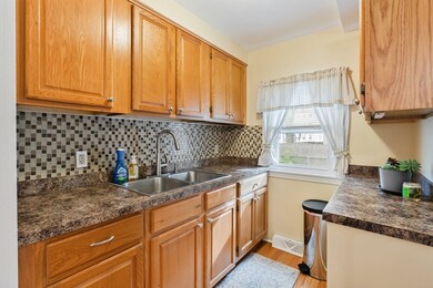 113 Oakland Ave, Pawtucket, RI 02861 - photo 6