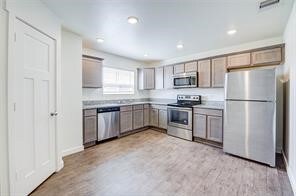 Gorgeous kitchen with granite counter tops and sta