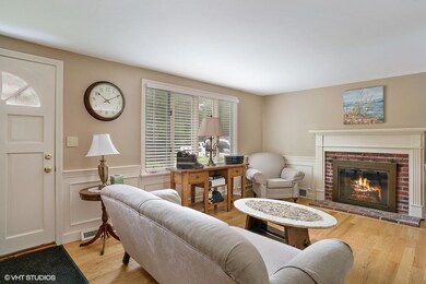 01_100GuilfordRd_1_LivingRoom_MLSuse_150