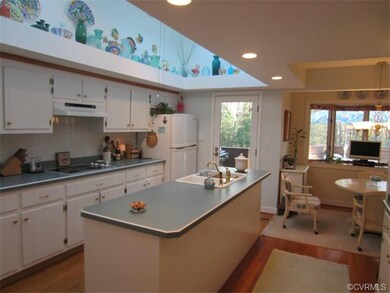 Totally renovated kitchen, custom cabinetry, dual 