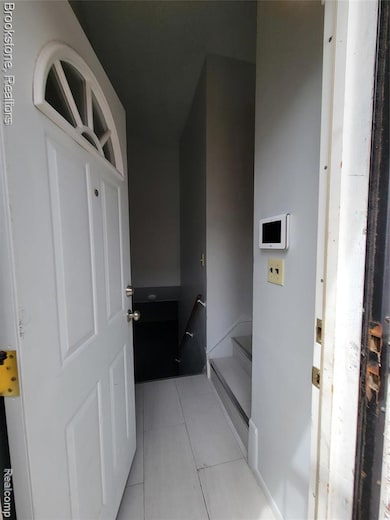 Side entrance, Alarm pad