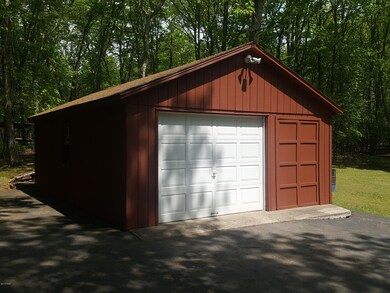 125 Lakeview Cir, Hawley, PA 18428 - photo 4