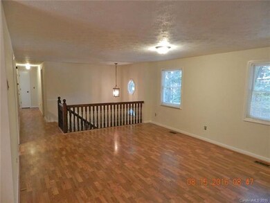 95 Fox Run Dr, Hendersonville, NC 28792 - photo 4